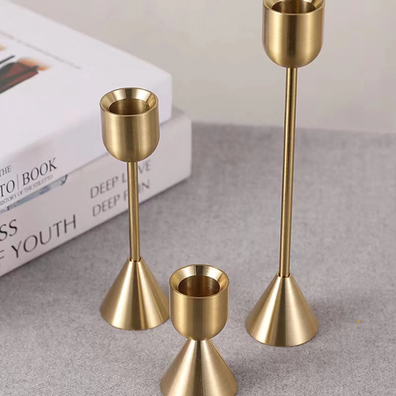 European Gold Candle Holder Metal Candlestick for Wedding Room Table Candle Stand Christmas New Year Bar Party Decoration